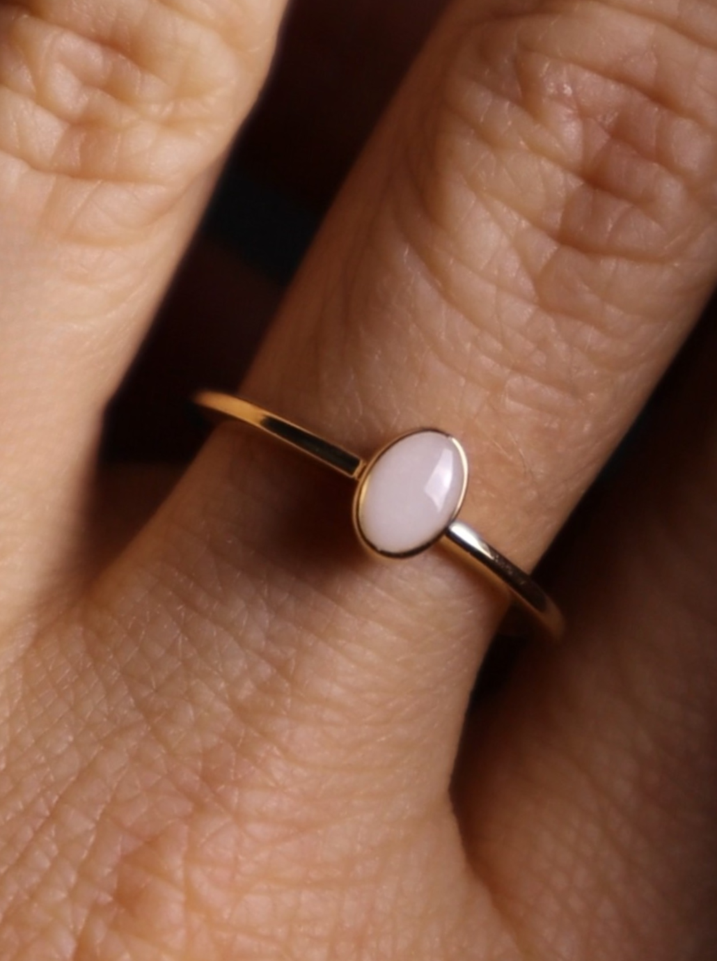 Tiny OVAL Ring
